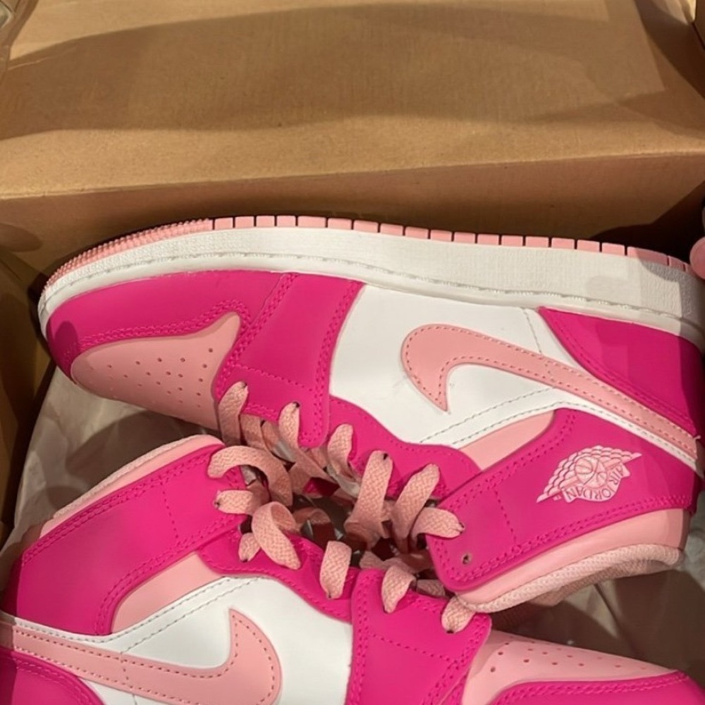 Pink and White Sneakers JORDAN AIR 1